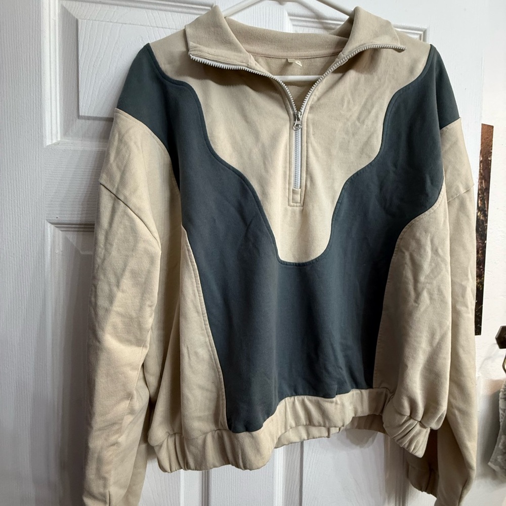 Rylee + Cru women’s  off white and green Zip-Up Sweater